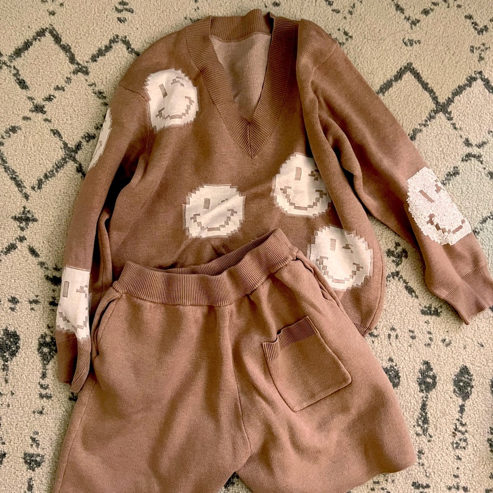 Smiley face sweater shorts set